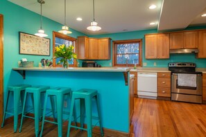 Fridge, microwave, oven, stovetop - Flat Creek Cottage | Pet-Friendly Montreat Home with Grill & Creek Access! (Montreat)