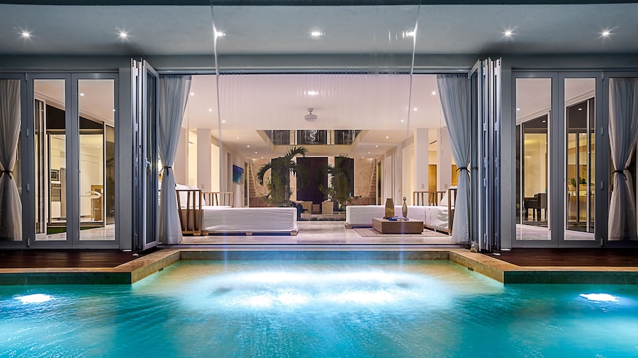 Luxury Villa Waterfall - Pool & BBQ