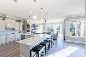 Oven, stovetop, dishwasher, toaster - Walk to the Beach ~ Multiple Balconies ~ Chef's Kitchen ~ Community Pool (Destin)