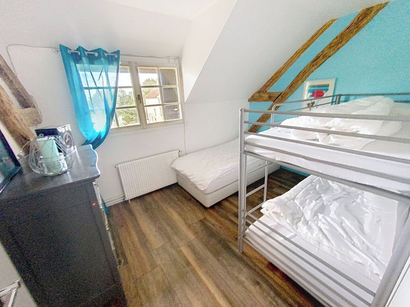 3 chambres, lit parapluie