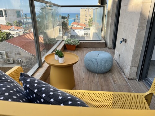 Near Beach & Market Beautiful 4 Bedroom Apartment