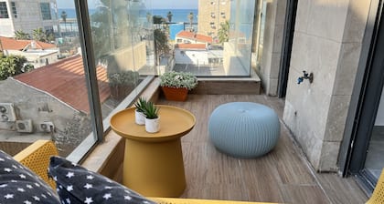 Near Beach & Market Beautiful 4 Bedroom Apartment