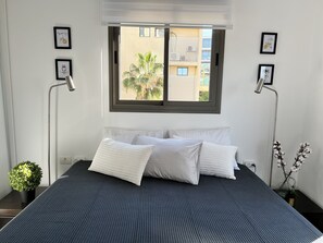 4 bedrooms, iron/ironing board, travel cot, free WiFi