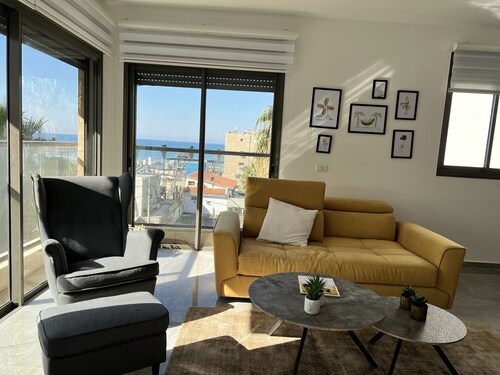 Near Beach & Market Beautiful 4 Bedroom Apartment