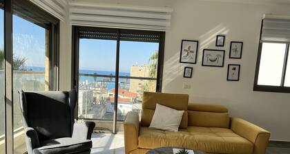 Near Beach & Market Beautiful 4 Bedroom Apartment