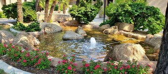 Heated Pools, Hot-Tubs, Minutes to all events!