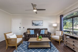 コンドミニアム 2 ベッドルーム | リビングルーム | スマートテレビ