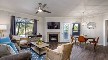 Condo, 2 Bedrooms | Living room | Smart TV