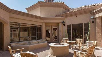 Condo, 2 Bedrooms | Property grounds