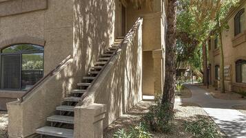 Condo, 2 Bedrooms | Property grounds