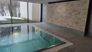 Innenpool, beheizter Pool