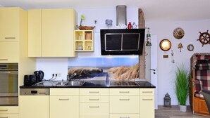 Kaffetrakter/tekoker, kjøleskap, ovn og kokeplater
