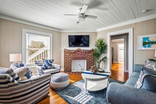 Ground Floor Duplex 3 Bedrooms Across from Beach