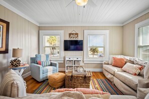 Smart TV, books - Upper-Level Duplex with Partial Ocean Views 3BR/2BA (Jacksonville Beach)