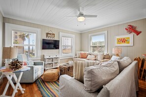 Smart TV, books - Upper-Level Duplex with Partial Ocean Views 3BR/2BA (Jacksonville Beach)