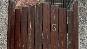 A stone building with a wooden gate and metal stairs. - The Ramblers Rest - whole apartment, pet friendly, close to amenities/walks. (Edzell)