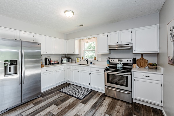 Frigorifero, microonde, forno, piano cottura