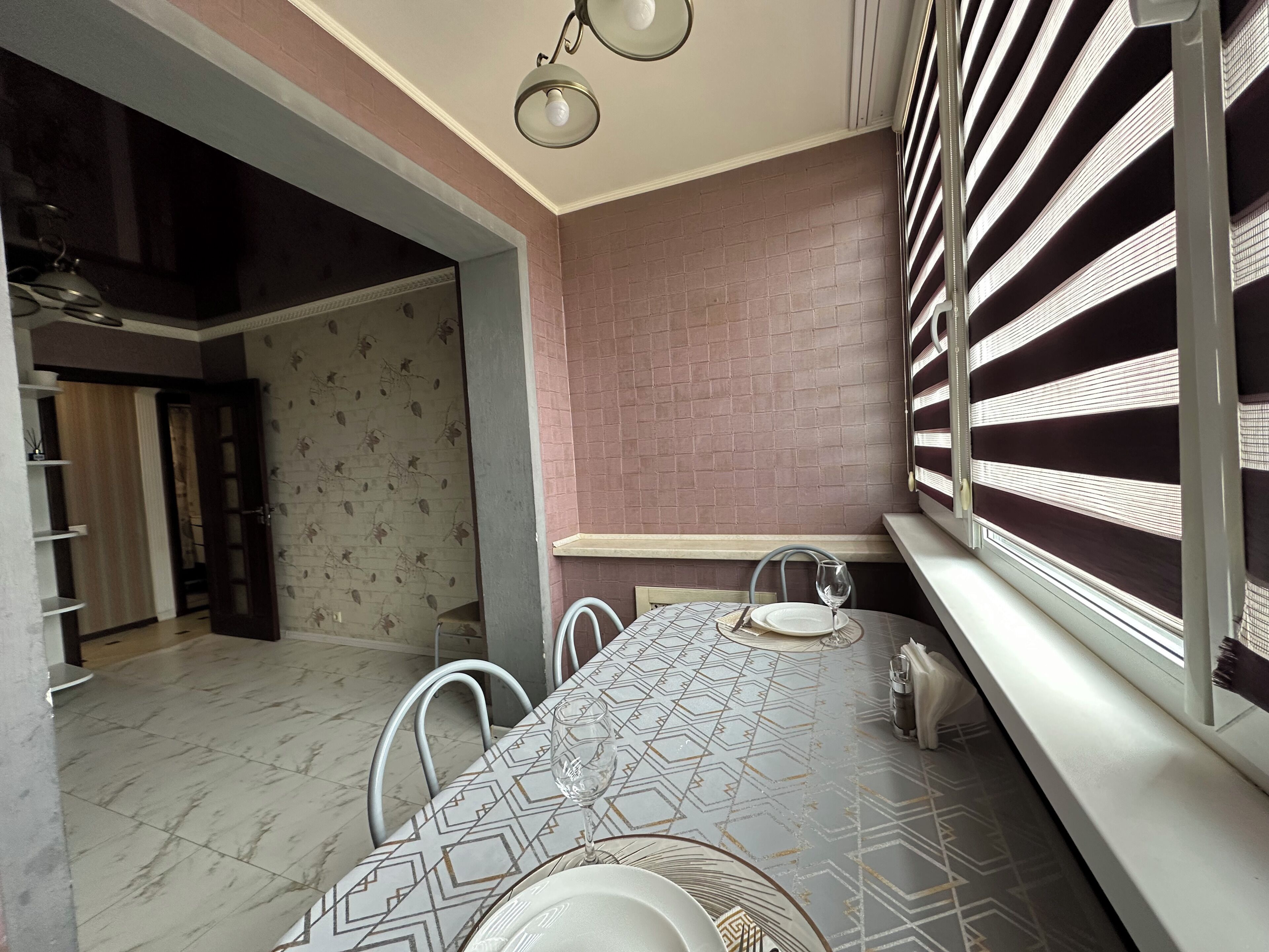 クラシック アパートメント | 専用キッチン | 大型冷蔵庫、電子レンジ、オーブン、コンロ