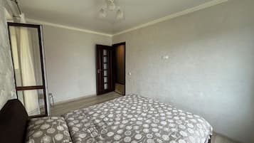 Classic Apartment | 2 bedrooms, iron/ironing board, free WiFi, bed sheets