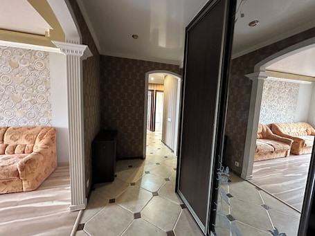 Apartamento clásico | Armario. PaulMarie Apartment on Podgorodskaya