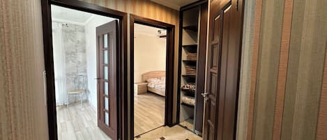 Leilighet – classic | Klesskap