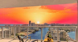 Property grounds - Infinite View| Balcony | Pool + Gym + Near Beach (Hallandale Beach)