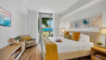 2 bedrooms, desk, iron/ironing board, WiFi