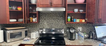 Newly Renovated Modern & Cozy Townhome conveniently located in Rosslyn - Parking