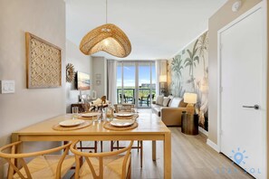 Dining - 2BR w/ Balcony + Amazing Pool + Gym (Hallandale Beach)
