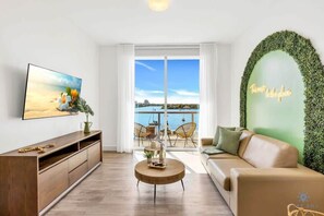 Téléviseur, bureau