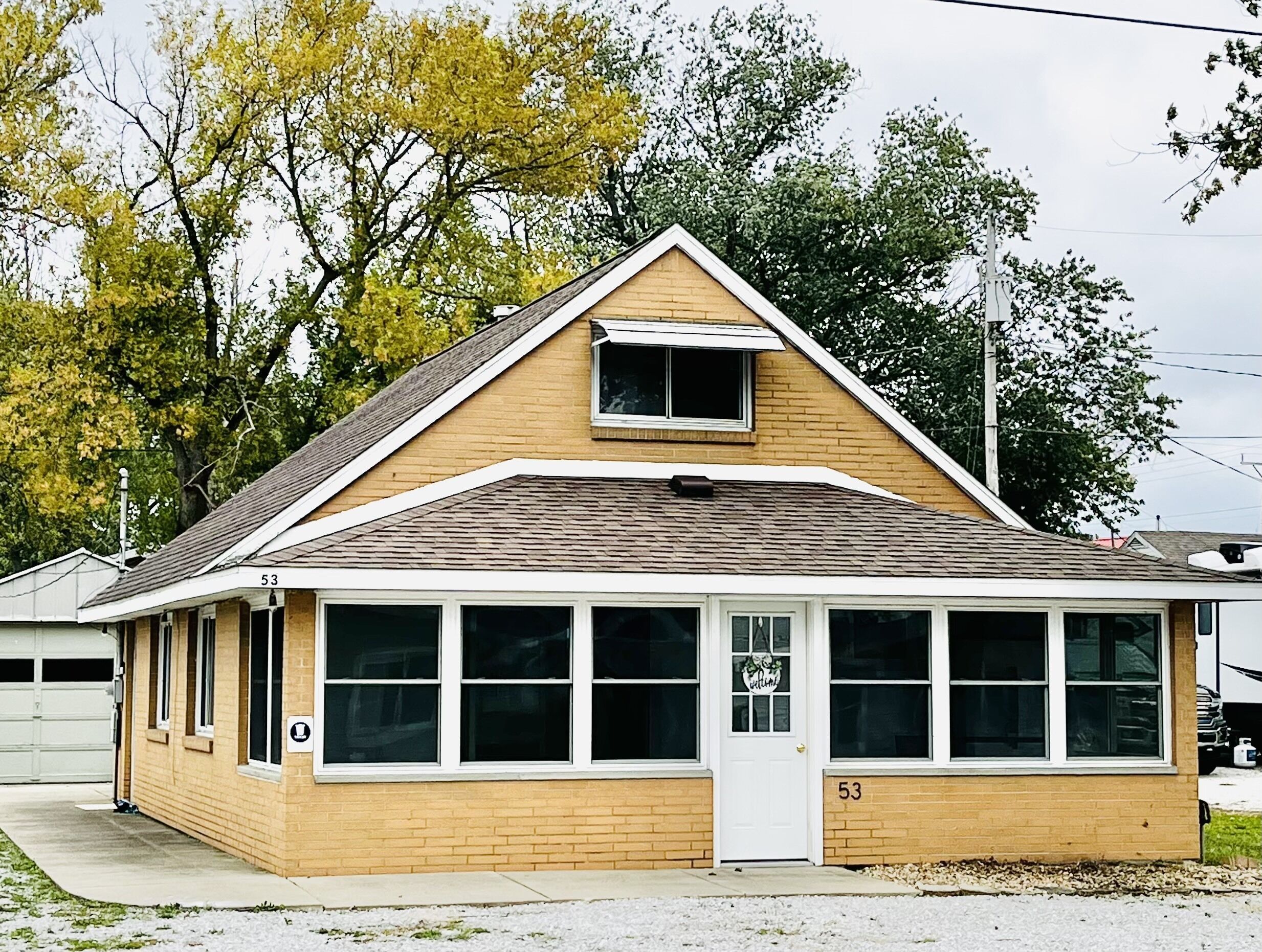 GREAT LOCATION! Bring your boat! Fishing nearby. Dog Friendly.