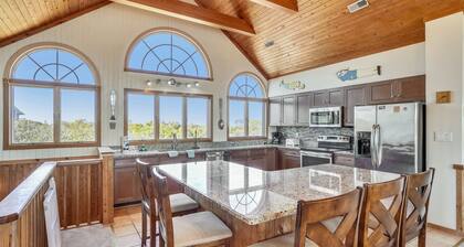 OCEANSIDE: Private Pool, beautiful home on full acre lot!