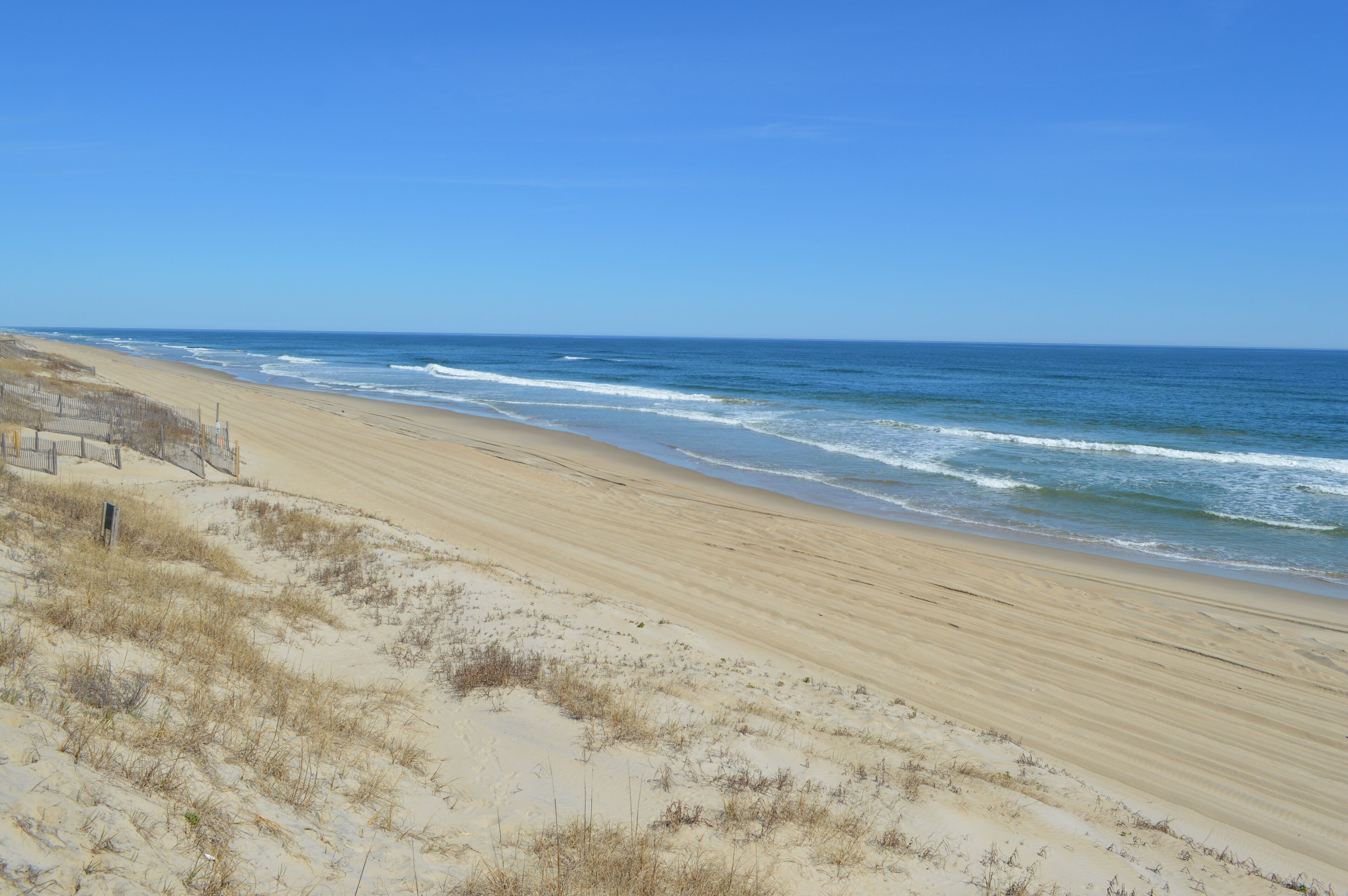 Plage, chaises longues, serviettes de plage