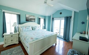 6 bedrooms, desk, iron/ironing board, travel cot