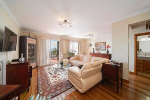 Smart-TV, Netflix, Streaming-Dienste, Stereoanlage