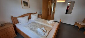 1 bedroom, iron/ironing board, travel cot, free WiFi