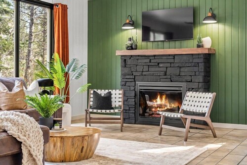 The Sleeping Moose | Cozy Cabin in the BC Rockies!