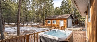 The Sleeping Moose | Cozy Cabin in the BC Rockies!