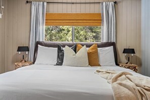 4 bedrooms, iron/ironing board, WiFi, bed sheets