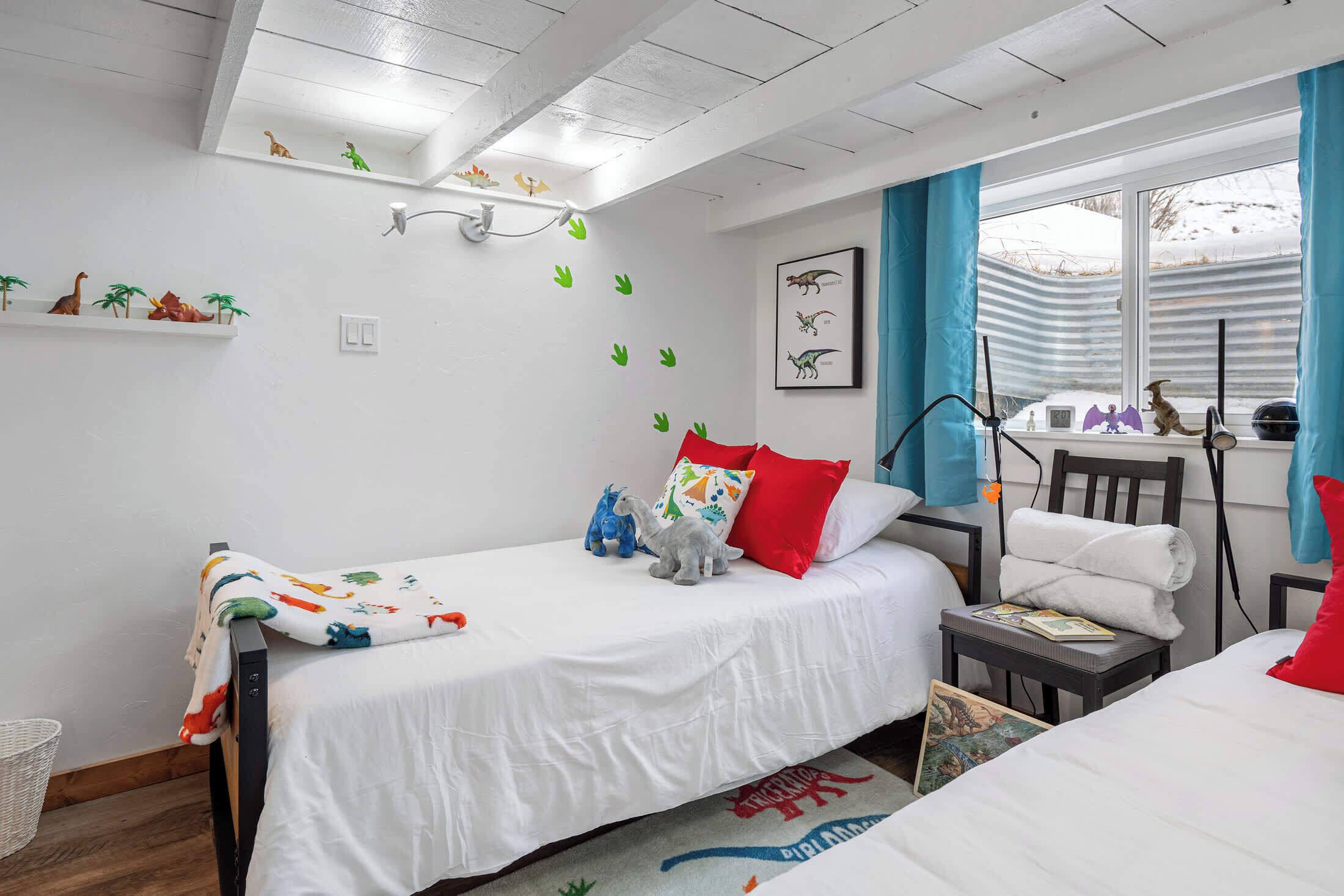 2 bedrooms, iron/ironing board, travel cot, WiFi