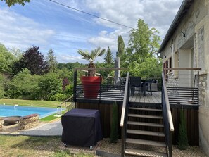 Outdoor dining - Vacation home in Périgord (Bassillac et Auberoche)