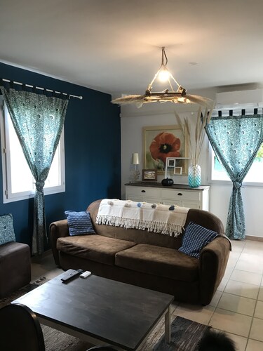 Maison 2 chambres climatisation avec jacuzzi plages 5 mn à pied .