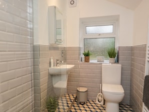Cottage | Bathroom | Shower - Green Stile Cottage (Windermere)