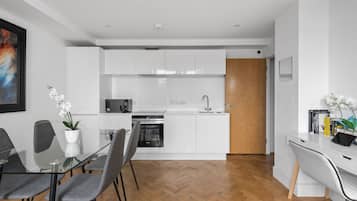 Apartment, Accessible, Private Bathroom | Shared kitchen