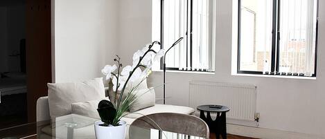 Apartamento, acessível, banheiro privativo | Lounge