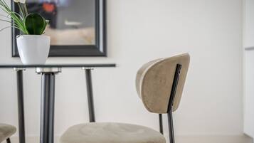 Apartment, Accessible, Private Bathroom | Dining