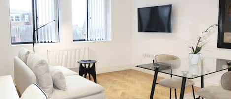 Apartemen, akses difabel, kamar mandi pribadi | Lounge