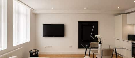 Apartemen, akses difabel, kamar mandi pribadi | Lounge