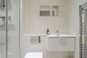 Appartement, accessible aux personnes à mobilité réduite, salle de bains privée