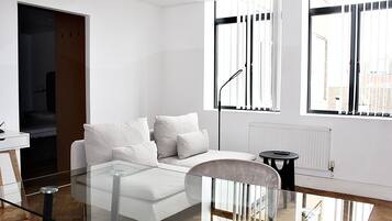 Apartemen, akses difabel, kamar mandi pribadi | Lounge